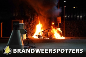 Autobrand Marga Klompeweg in Tilburg (+ Video)