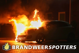 Voertuig in brand van Oldenbarneveldtlaan in Rijen