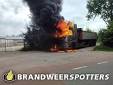 Voertuig in brand Schansdijk in Zevenbergen