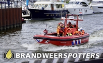 Persoon te water Petrusplaat in Drimmelen