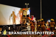 Vrachtwagen in brand A16 rechts nabij Moerdijk