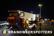 Vrachtwagen in brand A16 rechts nabij Moerdijk